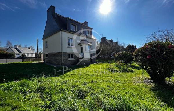 Local professionel de 101m2 + 57m2 d'espace de stockage.