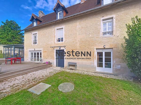 À vendre charmante demeure familiale de caractère, lumineuse et spacieuse, située entre terre et mer au nord de Caen