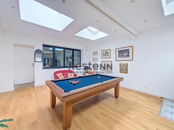 À vendre charmante demeure familiale de caractère, lumineuse et spacieuse, située entre terre et mer au nord de Caen