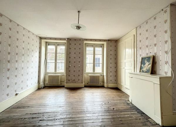 Maison à vendre    5 pièces • 152 m2 Le Châtelet