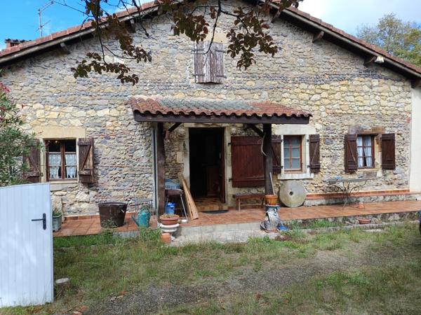 Charmante Maison en Galets – Fort Potentiel d’Agrandissement