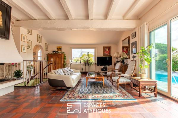 Maison avec piscine et salle de cinéma