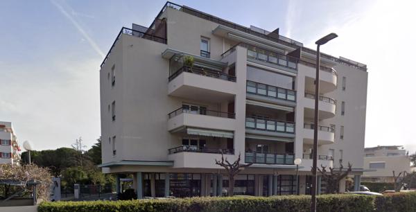 Fréjus (83600) T3 lumineux 67 m2 environ avec terrasse de 11m2 environ à Fréus