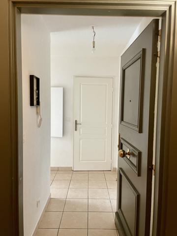 Fréjus (83600) T3 lumineux 67 m2 environ avec terrasse de 11m2 environ à Fréus