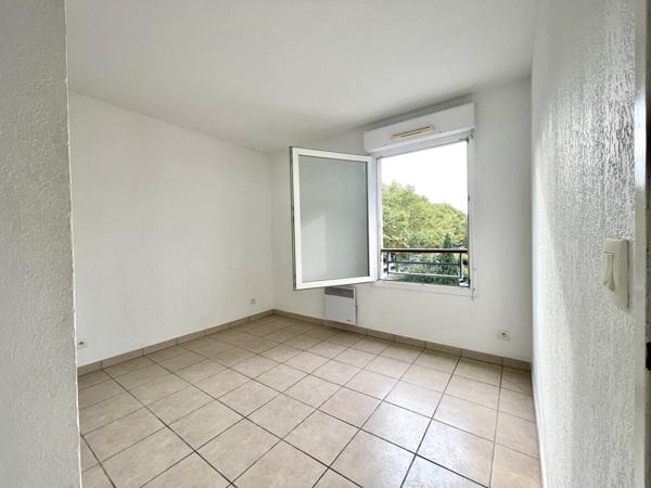 Fréjus (83600) T3 lumineux 67 m2 environ avec terrasse de 11m2 environ à Fréus