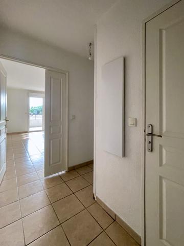 Fréjus (83600) T3 lumineux 67 m2 environ avec terrasse de 11m2 environ à Fréus