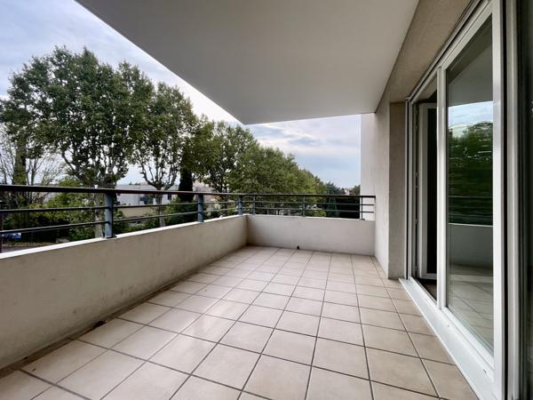 Fréjus (83600) T3 lumineux 67 m2 environ avec terrasse de 11m2 environ à Fréus