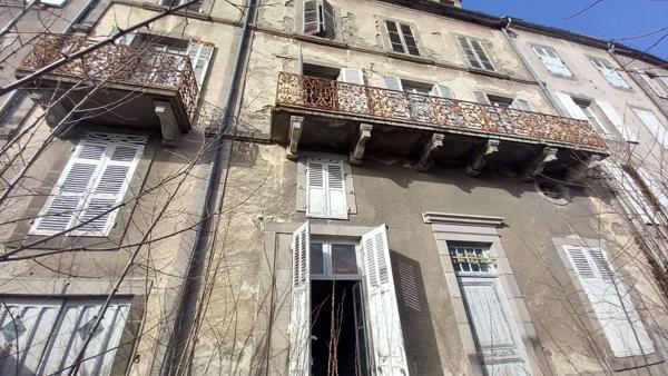 Immeuble à vendre à Murat dans le Cantal (15300), ref : FG/2498