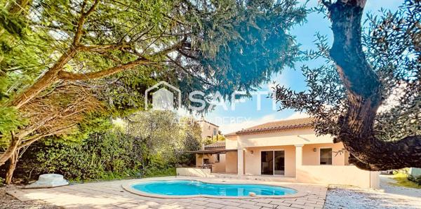 L’ÉLÉGANCE DU PLAIN-PIED ALLIÉE À UNE VUE DÉGAGÉE - UNE SIGNATURE ARCHITECTURALE AUX VOLUMES GENEREUX