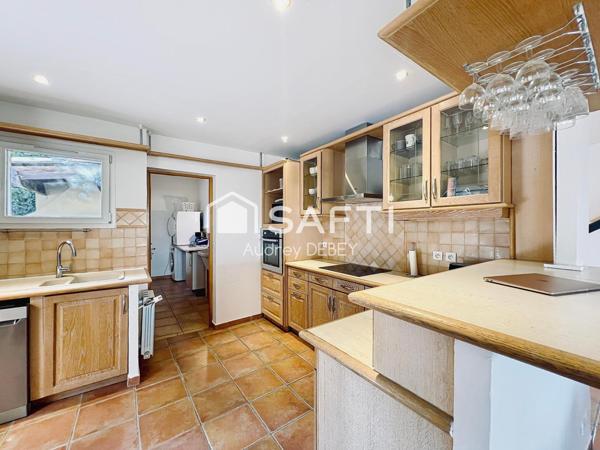 L’ÉLÉGANCE DU PLAIN-PIED ALLIÉE À UNE VUE DÉGAGÉE - UNE SIGNATURE ARCHITECTURALE AUX VOLUMES GENEREUX