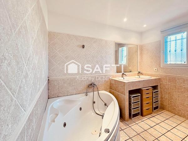 L’ÉLÉGANCE DU PLAIN-PIED ALLIÉE À UNE VUE DÉGAGÉE - UNE SIGNATURE ARCHITECTURALE AUX VOLUMES GENEREUX