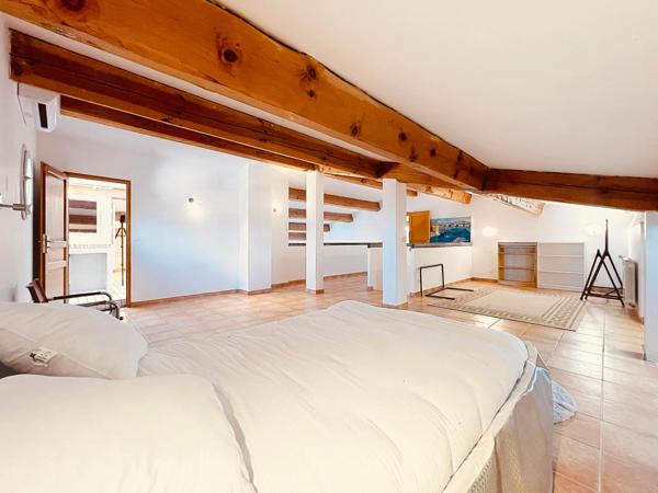 L’ÉLÉGANCE DU PLAIN-PIED ALLIÉE À UNE VUE DÉGAGÉE - UNE SIGNATURE ARCHITECTURALE AUX VOLUMES GENEREUX