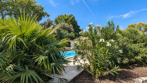 Maison T4 plain-pied avec piscine, T2 et double garage – calme absolu