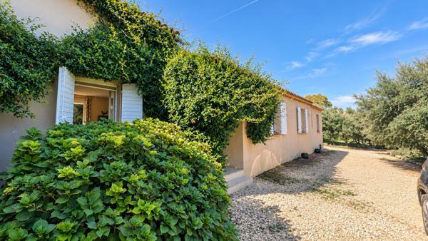 Maison T4 plain-pied avec piscine, T2 et double garage – calme absolu