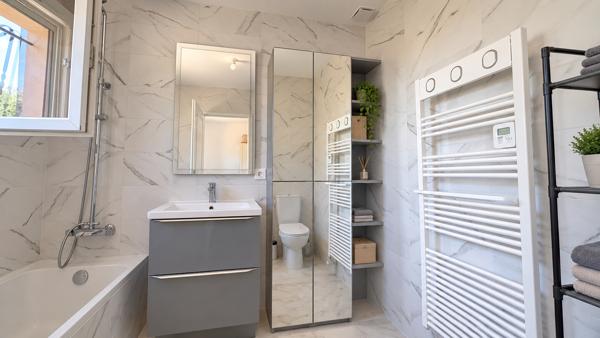 Maison T4 plain-pied avec piscine, T2 et double garage – calme absolu