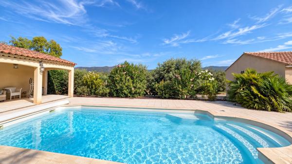 Maison T4 plain-pied avec piscine, T2 et double garage – calme absolu