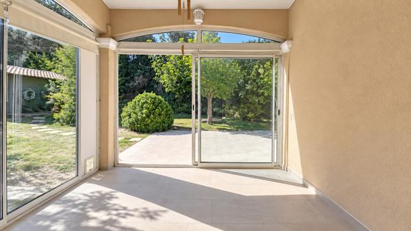 Maison T4 plain-pied avec piscine, T2 et double garage – calme absolu