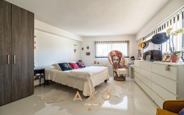 LAMBESC - MAISON - 290m² - 3 CHAMBRES - PISCINE - 884 000 