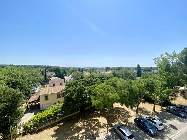 Appartement Saint Cannat 4 pièce(s) 72 m2 avec balcons, loggia, cave et garage