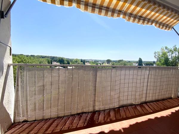 Appartement Saint Cannat 4 pièce(s) 72 m2 avec balcons, loggia, cave et garage