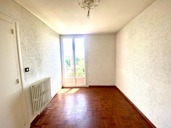 Appartement Saint Cannat 4 pièce(s) 72 m2 avec balcons, loggia, cave et garage