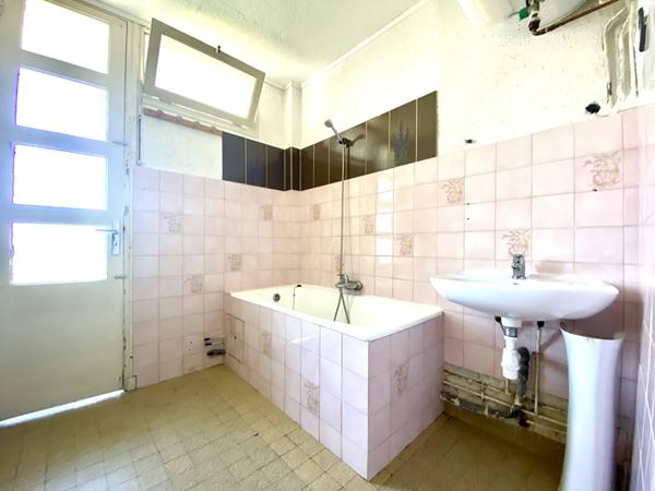 Appartement Saint Cannat 4 pièce(s) 72 m2 avec balcons, loggia, cave et garage