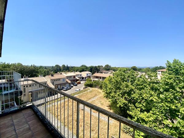 Appartement Saint Cannat 4 pièce(s) 72 m2 avec balcons, loggia, cave et garage