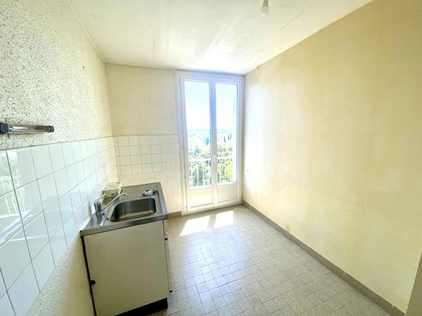 Appartement Saint Cannat 4 pièce(s) 72 m2 avec balcons, loggia, cave et garage