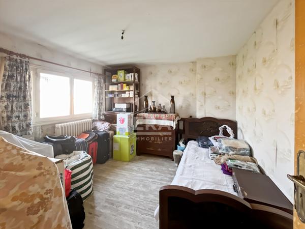 À Vendre T4 109 m2 à rénover le village des caillols 13012 Marseille