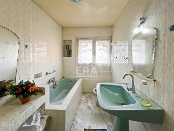 À Vendre T4 109 m2 à rénover le village des caillols 13012 Marseille