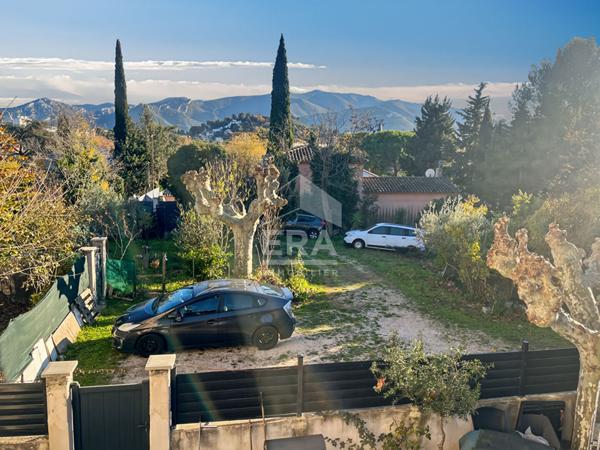 À Vendre T4 109 m2 à rénover le village des caillols 13012 Marseille