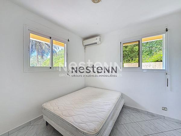 À Vendre Maison F5 à deux niveaux avec terrasse et loggia située au Gosier