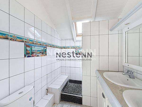 À Vendre Maison F5 à deux niveaux avec terrasse et loggia située au Gosier