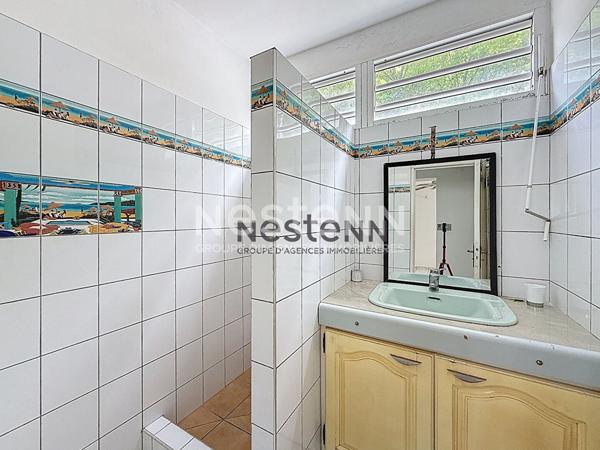 À Vendre Maison F5 à deux niveaux avec terrasse et loggia située au Gosier