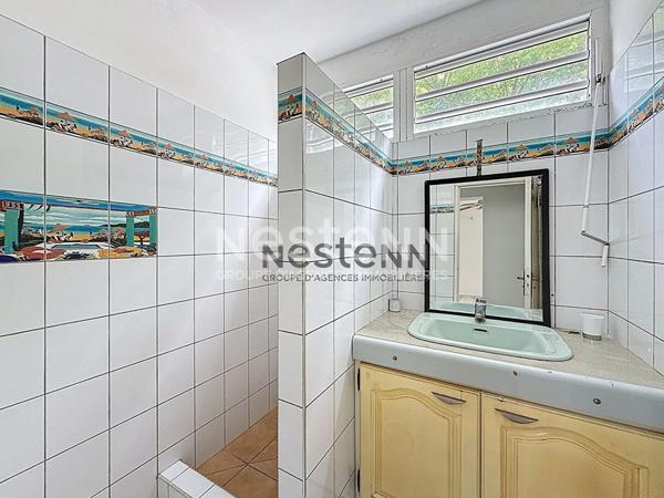 À Vendre Maison F5 à deux niveaux avec terrasse et loggia située au Gosier