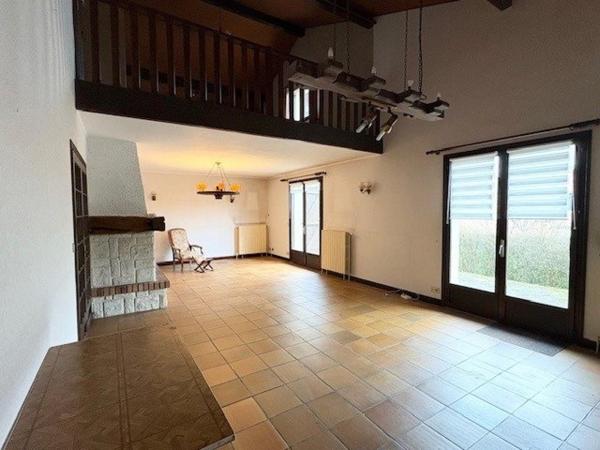 Maison individuelle de type 7 avec dépendances.