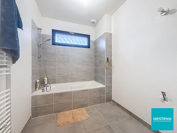 A Chambost Longessaigne , 20 min de Feurs, maison de 2023, 121,62 m2 habitables, 6 pièces dont 3 chambres et un bureau sur terrain de 695 m2