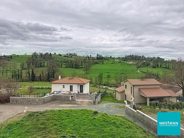 A Chambost Longessaigne , 20 min de Feurs, maison de 2023, 121,62 m2 habitables, 6 pièces dont 3 chambres et un bureau sur terrain de 695 m2