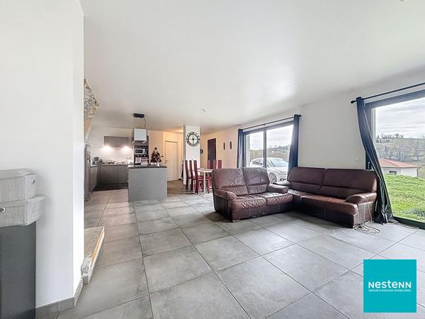 A Chambost Longessaigne , 20 min de Feurs, maison de 2023, 121,62 m2 habitables, 6 pièces dont 3 chambres et un bureau sur terrain de 695 m2