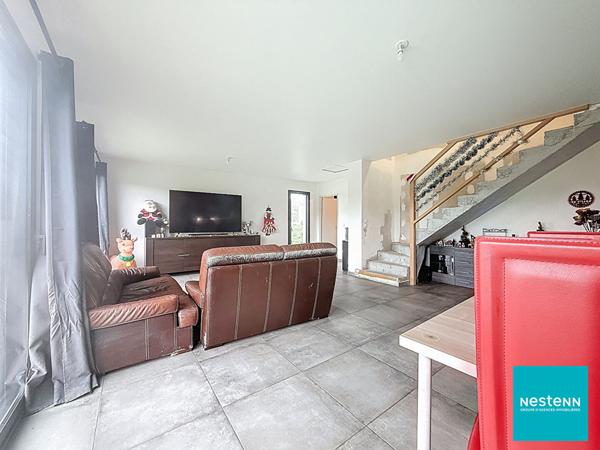 A Chambost Longessaigne , 20 min de Feurs, maison de 2023, 121,62 m2 habitables, 6 pièces dont 3 chambres et un bureau sur terrain de 695 m2