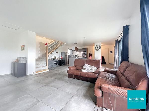 A Chambost Longessaigne , 20 min de Feurs, maison de 2023, 121,62 m2 habitables, 6 pièces dont 3 chambres et un bureau sur terrain de 695 m2