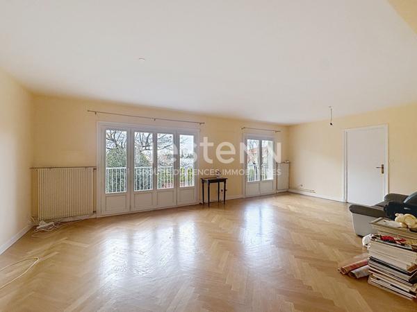 Appartement 5 pièces 3 chambres avec grand balcon cave et parking - 69500 BRON