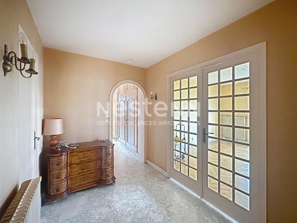 Appartement 5 pièces 3 chambres avec grand balcon cave et parking - 69500 BRON