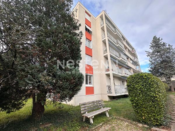 Appartement 5 pièces 3 chambres avec grand balcon cave et parking - 69500 BRON