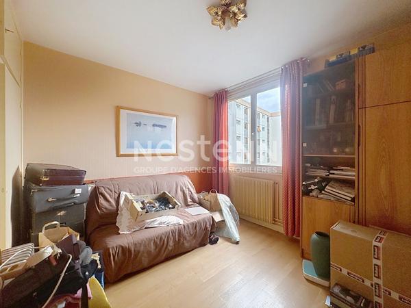 Appartement 5 pièces 3 chambres avec grand balcon cave et parking - 69500 BRON