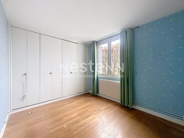Appartement 5 pièces 3 chambres avec grand balcon cave et parking - 69500 BRON