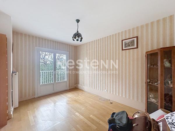 Appartement 5 pièces 3 chambres avec grand balcon cave et parking - 69500 BRON