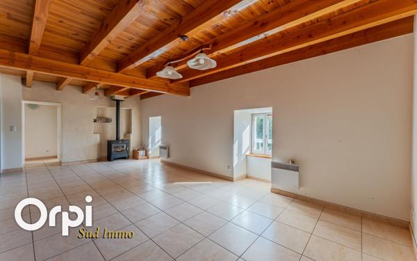 Maison à louer    3 pièces •  Issamoulenc