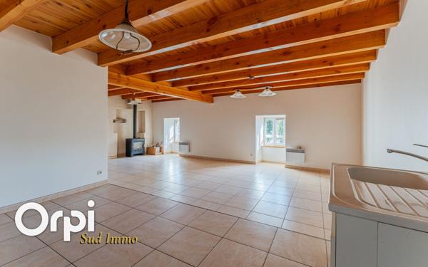 Maison à louer    3 pièces •  Issamoulenc