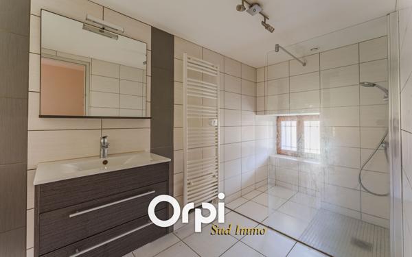 Maison à louer    3 pièces •  Issamoulenc